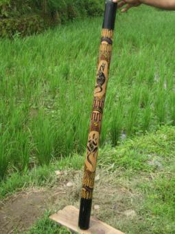 Didgeridoo Bambus beschnitzt und bemalt 